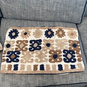 Pair of Pottery Barn pillow covers / pair